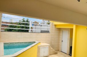 Casa a Venda no bairro Encruzilhada em Santos – SP. 4 banheiros
