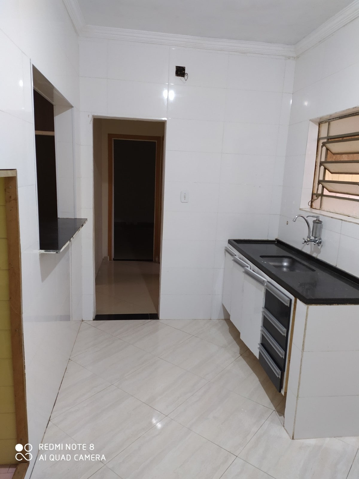 Vendo bom apartamento térreo com 2 dormitórios a 3 quadras da praia no Embaré. - foto 9