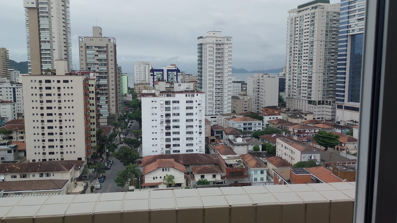 Aparecida de frente 2 suites , sala 3 ambientes com varanda mobiliavel  , 2 garagens e lazer - foto 13