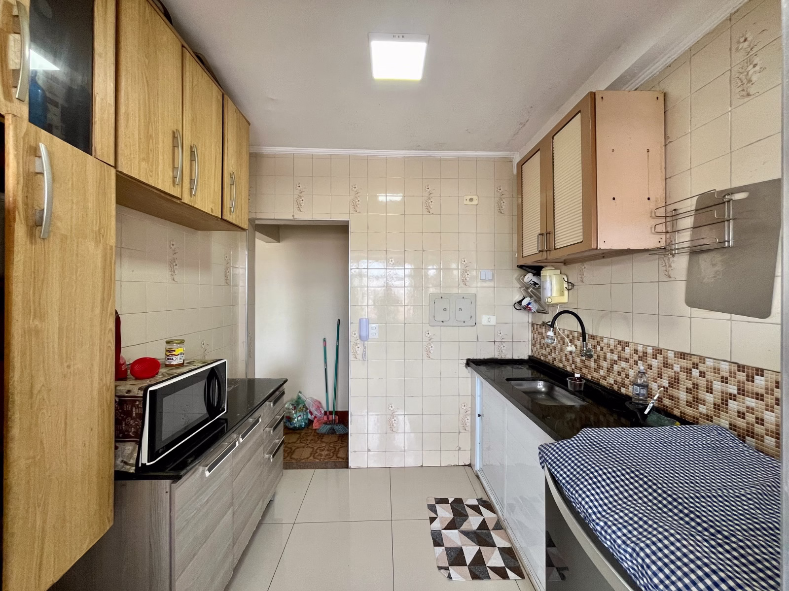 Apartamento  bairro encruzilhada com 3 confortáveis dormitórios, amplos e arejados,garagem fechada - foto 18