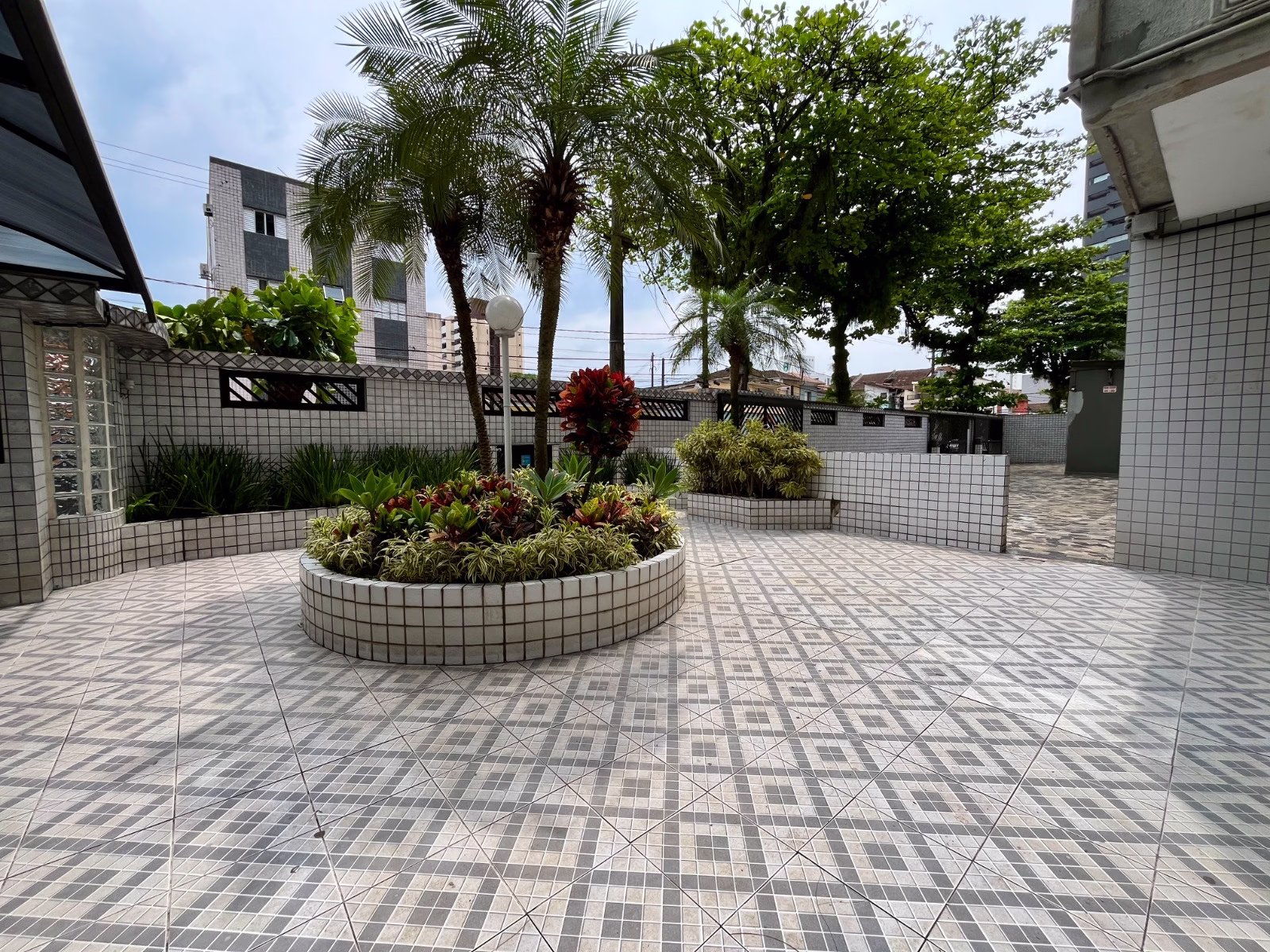 Apartamento  bairro encruzilhada com 3 confortáveis dormitórios, amplos e arejados,garagem fechada - foto 4