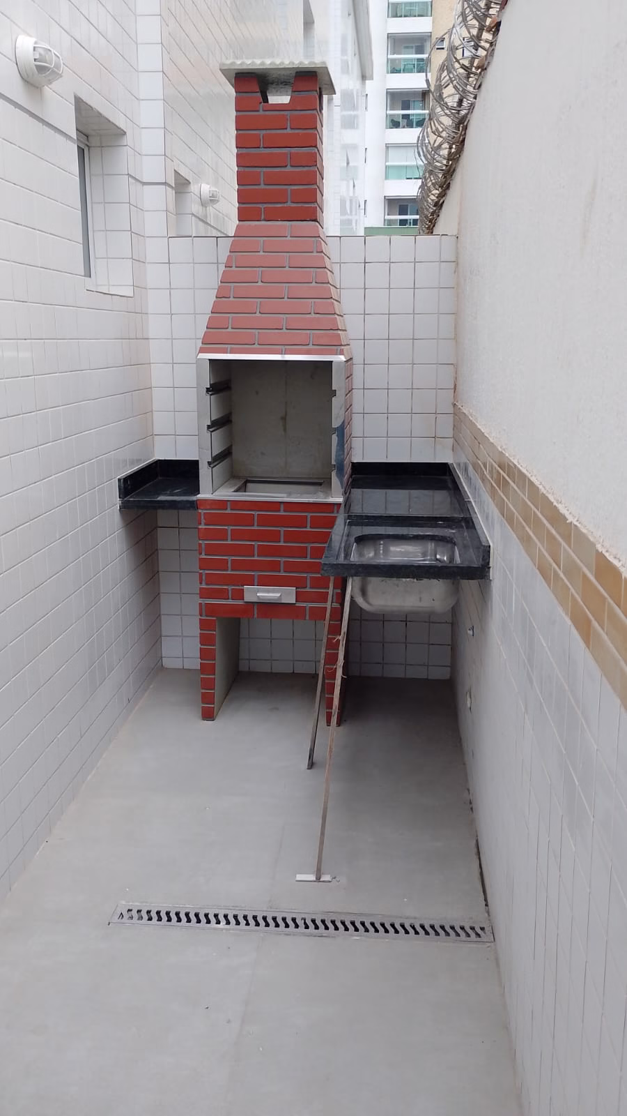 Sobrado novo com 3 dormitórios 1 suíte, 2 garagens fechada paralelas e quintal e churrasqueira - foto 54