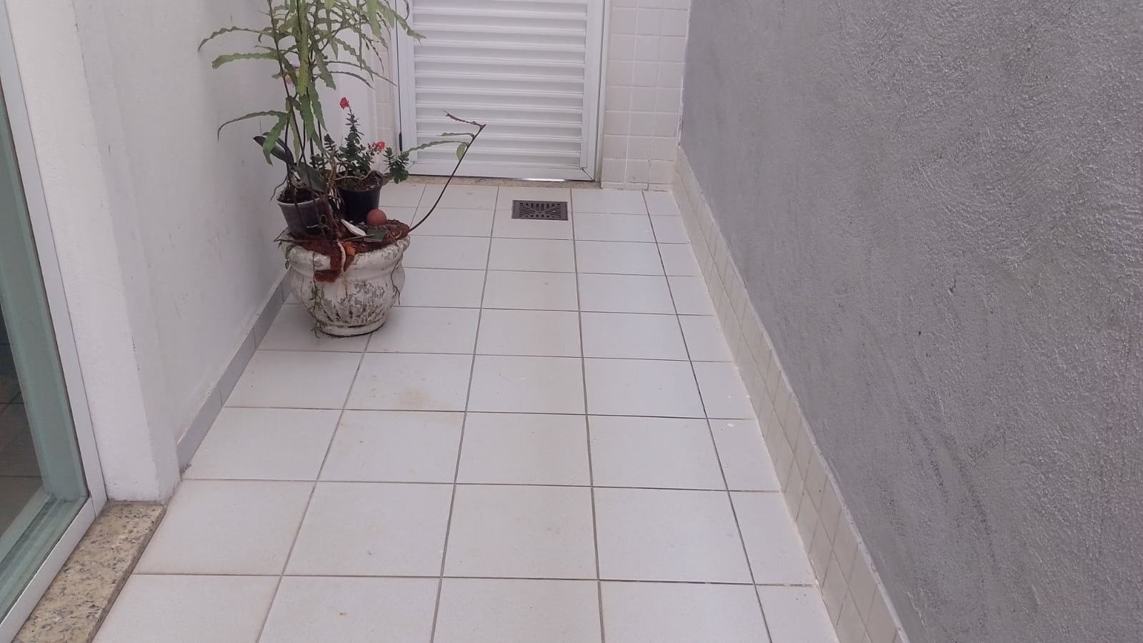SOBREPOSTA TERREA COM 3 DORMITORIOS 1 SUITE – GARAGEM 2 AUTOS -QUINTAL E CHURRASQUEIRA - foto 39