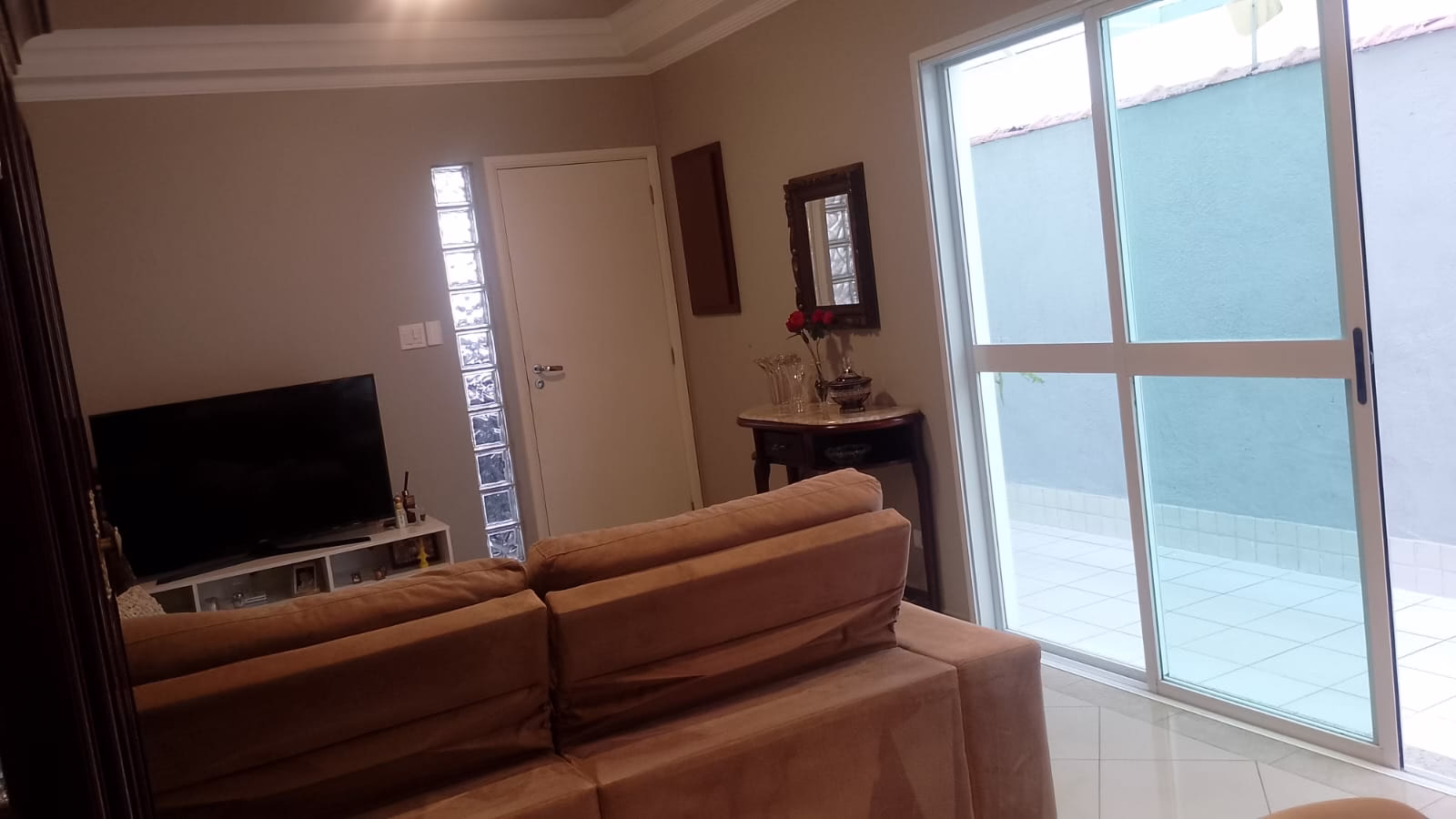 SOBREPOSTA TERREA COM 3 DORMITORIOS 1 SUITE – GARAGEM 2 AUTOS -QUINTAL E CHURRASQUEIRA - foto 6