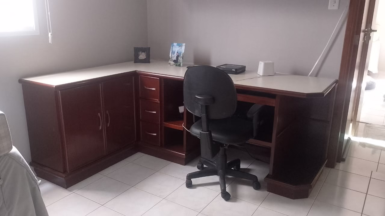 SOBREPOSTA TERREA COM 3 DORMITORIOS 1 SUITE – GARAGEM 2 AUTOS -QUINTAL E CHURRASQUEIRA - foto 32