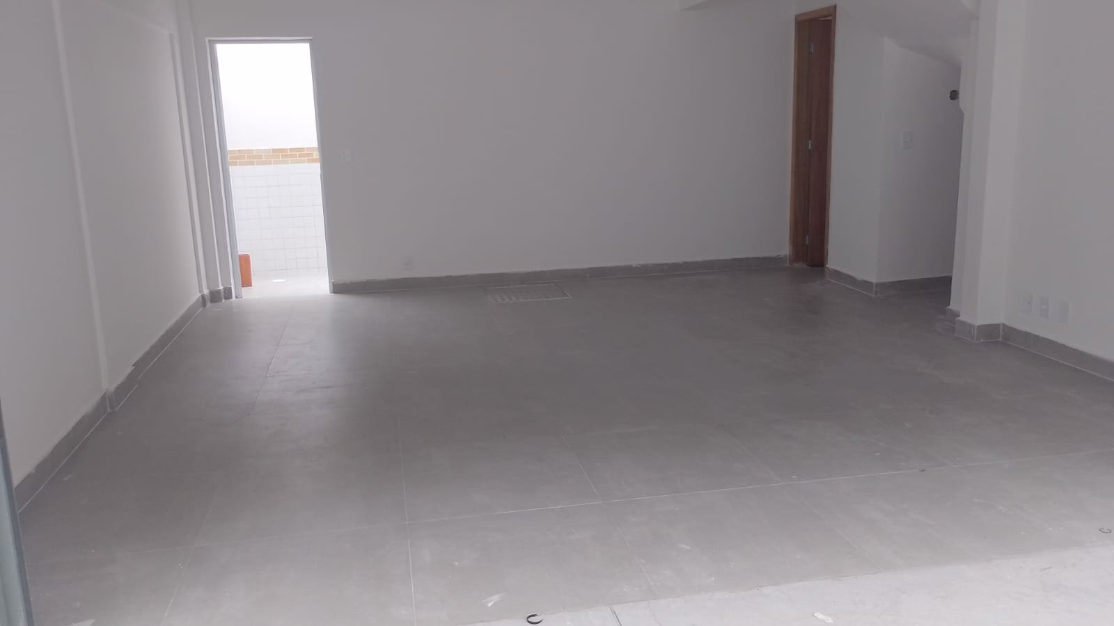 Sobrado FRENTE  novo com 3 dormitórios sendo 1 suíte com terraços ,2 garagens , quintal ,churrasqueira a Rua Lacerda Franco 107 - foto 38