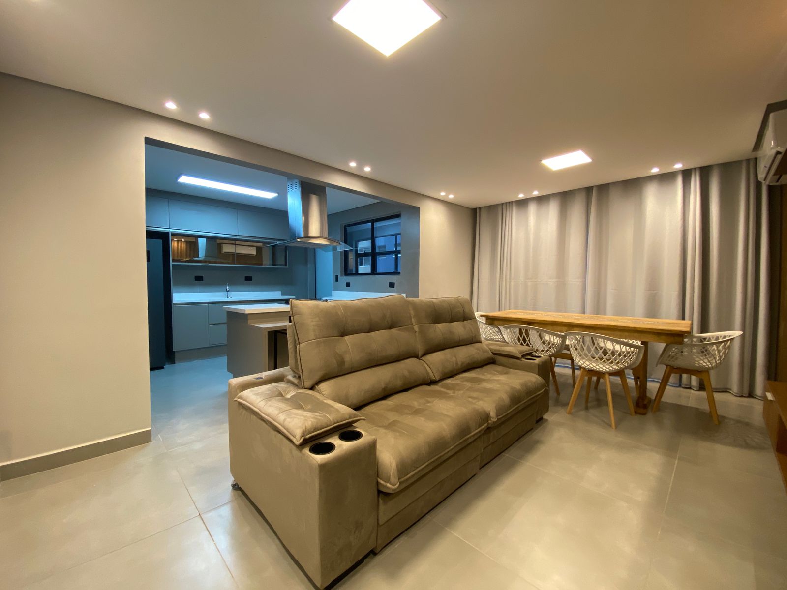 Apartamento 3 dormitórios , sendo os 3 suítes, todos com armarios planejados- Ponta da Praia - foto 3