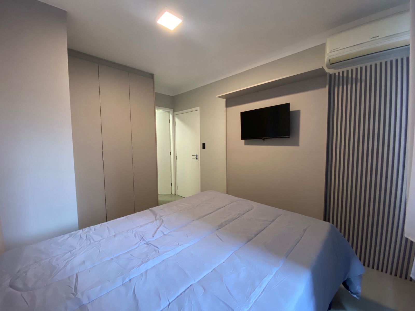 Apartamento 3 dormitórios , sendo os 3 suítes, todos com armarios planejados- Ponta da Praia - foto 16