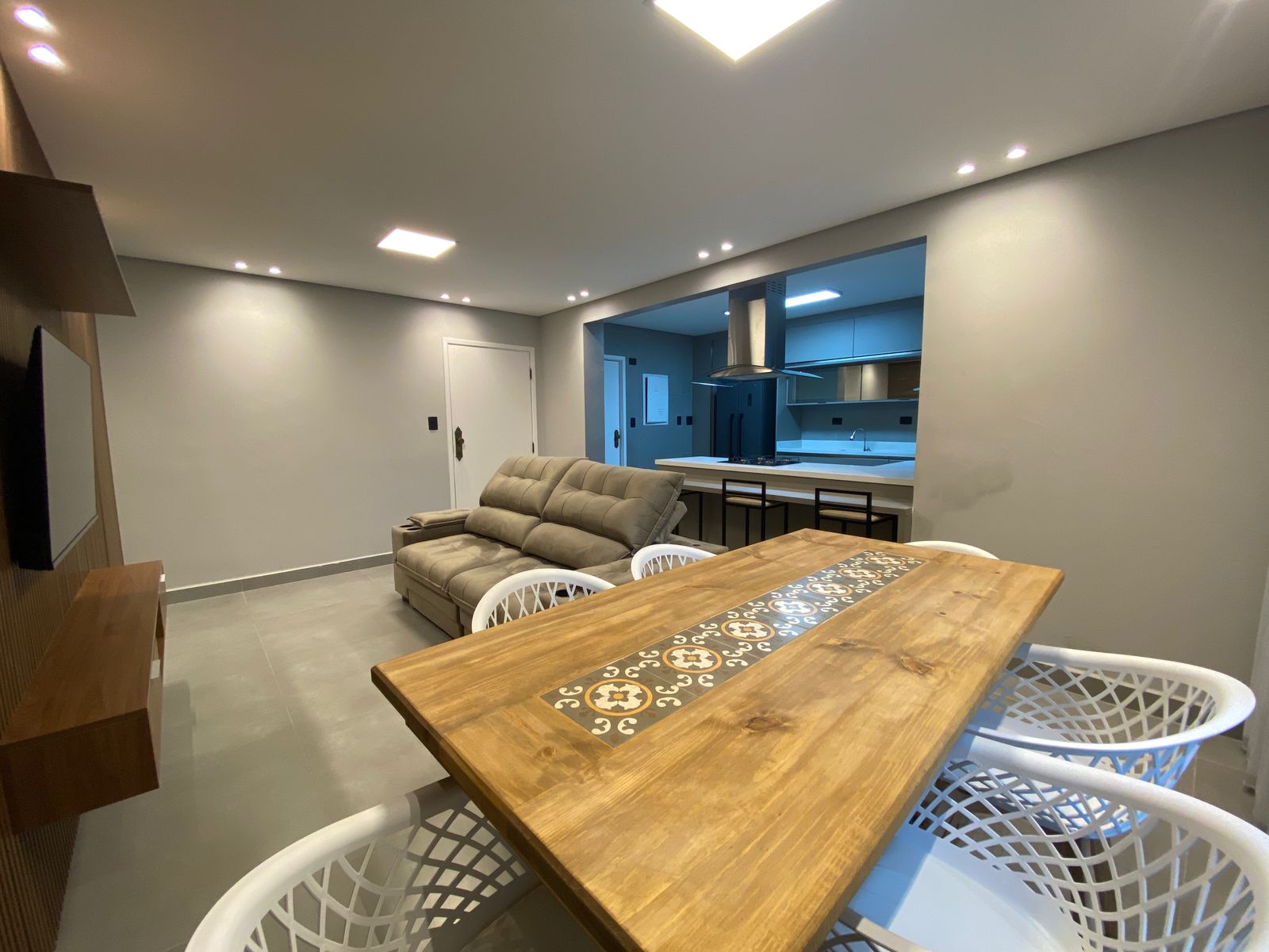 Apartamento 3 dormitórios , sendo os 3 suítes, todos com armarios planejados- Ponta da Praia - foto 4