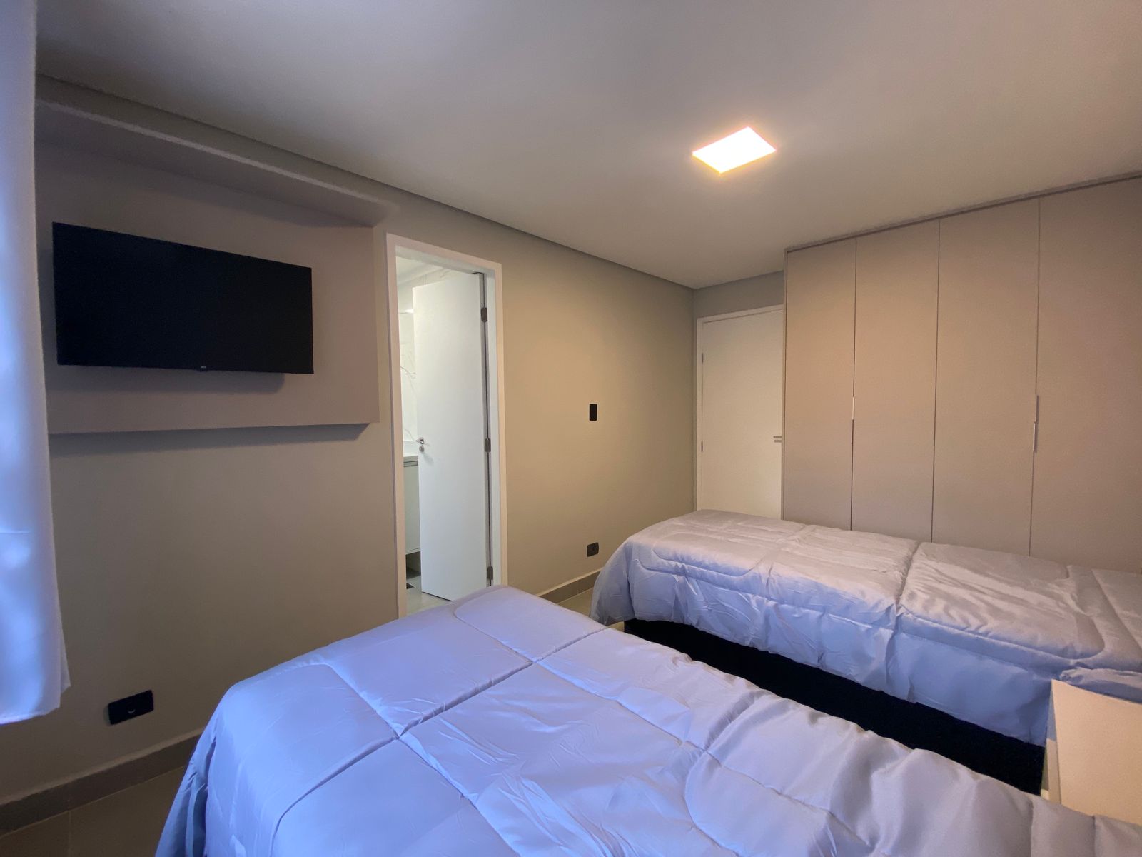 Apartamento 3 dormitórios , sendo os 3 suítes, todos com armarios planejados- Ponta da Praia - foto 19