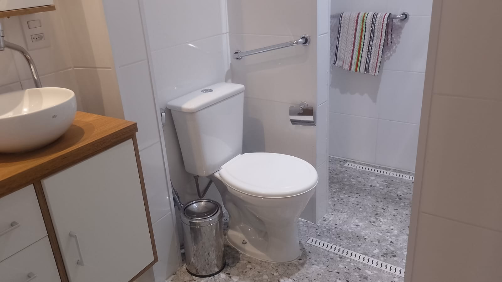 Apartamento Bairro do Gonzaga, 2 dormitorios, 1 suite , vazio ,1 quadra praia ,vista mar, garagem - foto 10