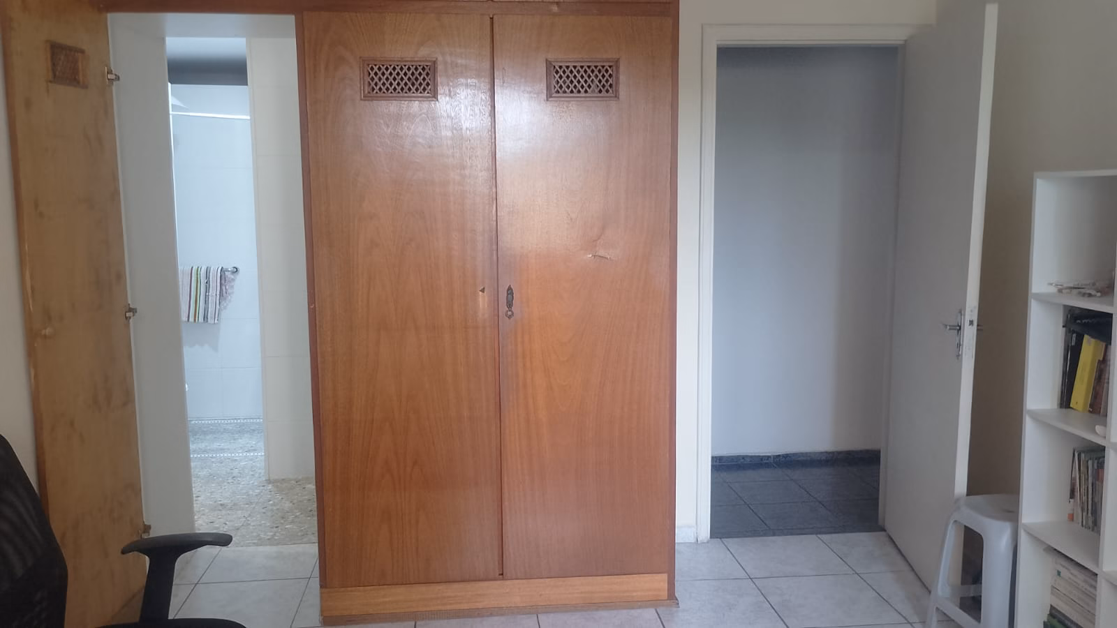 Apartamento Bairro do Gonzaga, 2 dormitorios, 1 suite , vazio ,1 quadra praia ,vista mar, garagem - foto 8