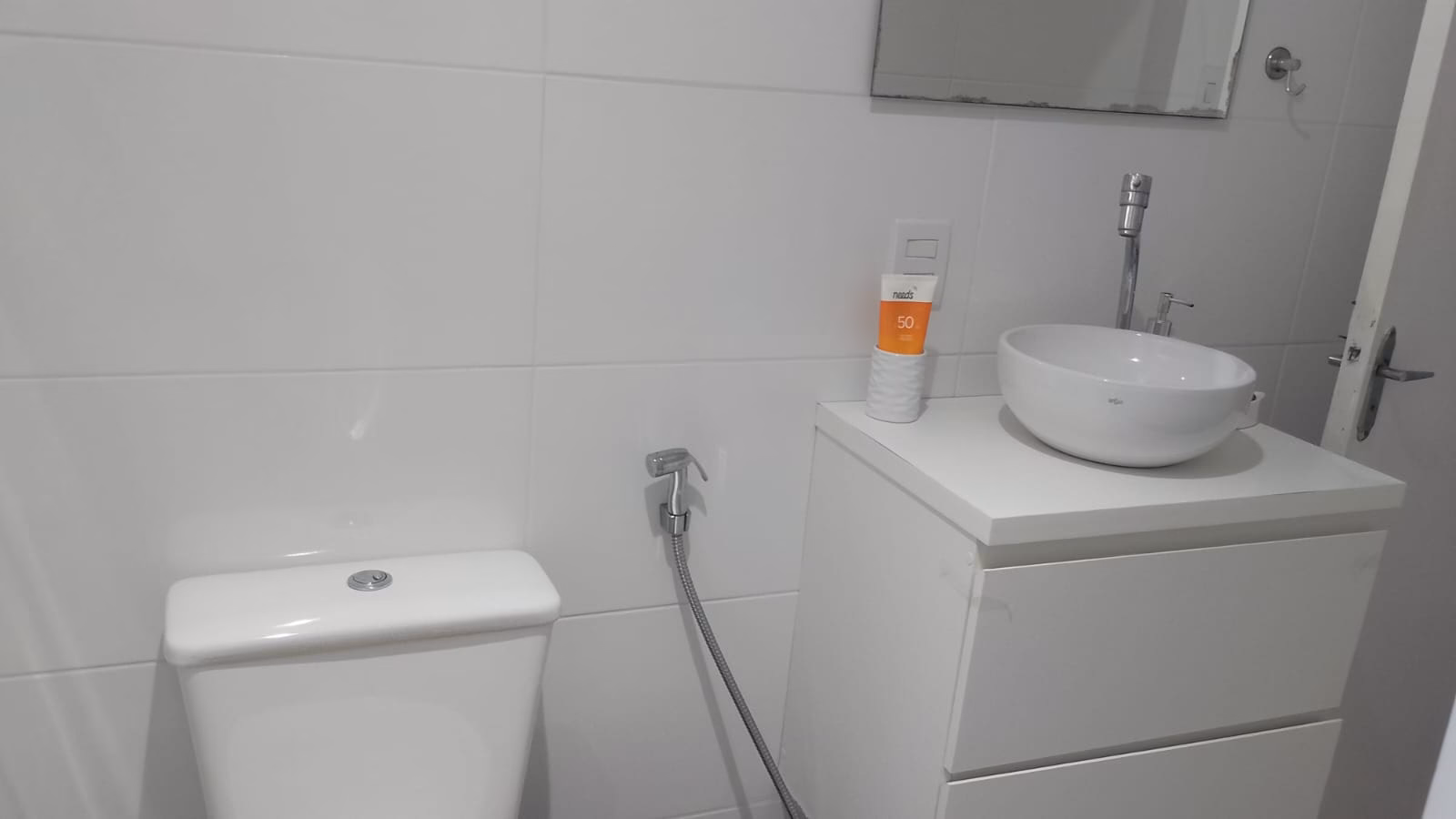 Apartamento Bairro do Gonzaga, 2 dormitorios, 1 suite , vazio ,1 quadra praia ,vista mar, garagem - foto 6
