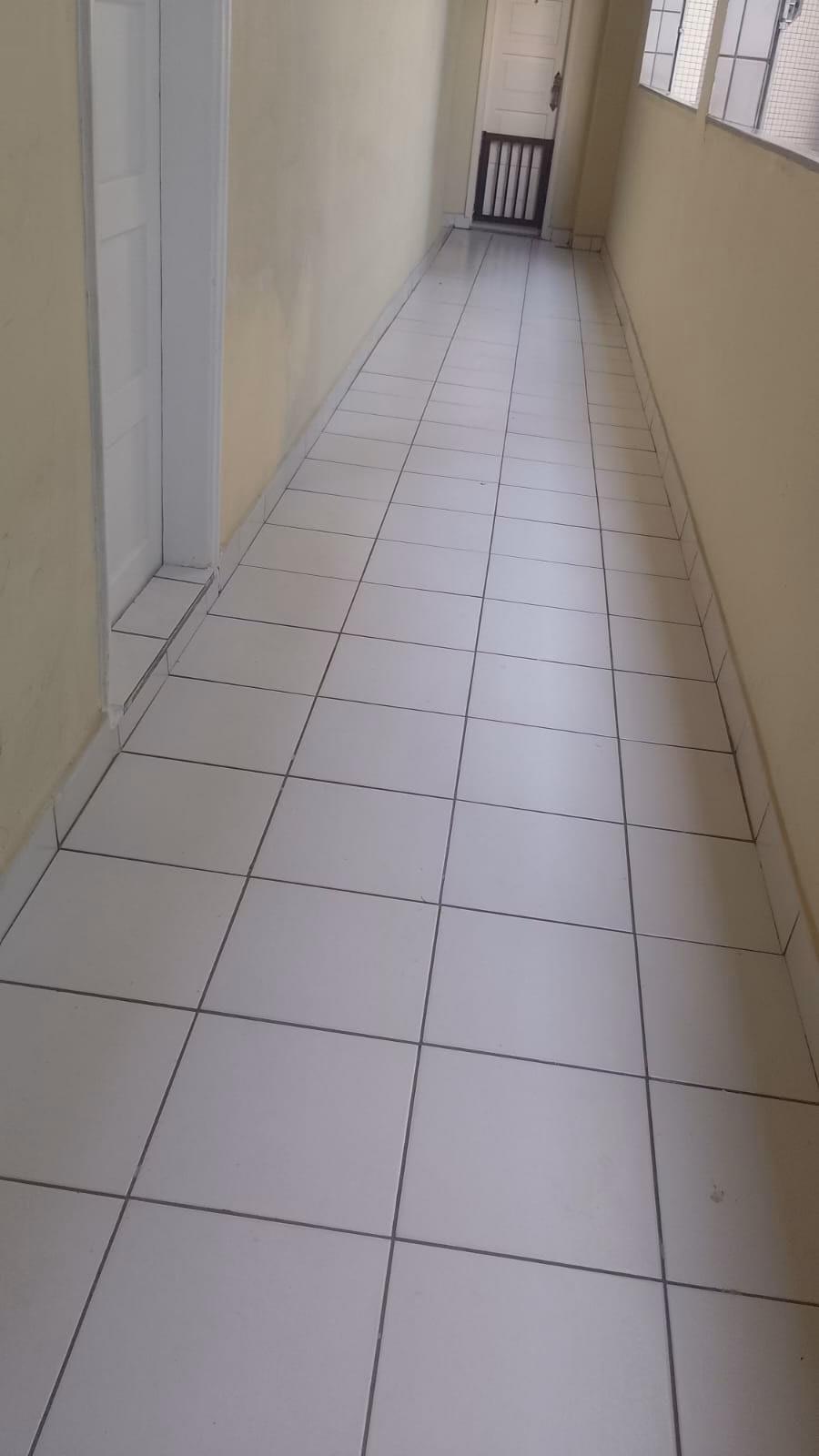 Apartamento Bairro do Gonzaga, 2 dormitorios, 1 suite , vazio ,1 quadra praia ,vista mar, garagem - foto 3