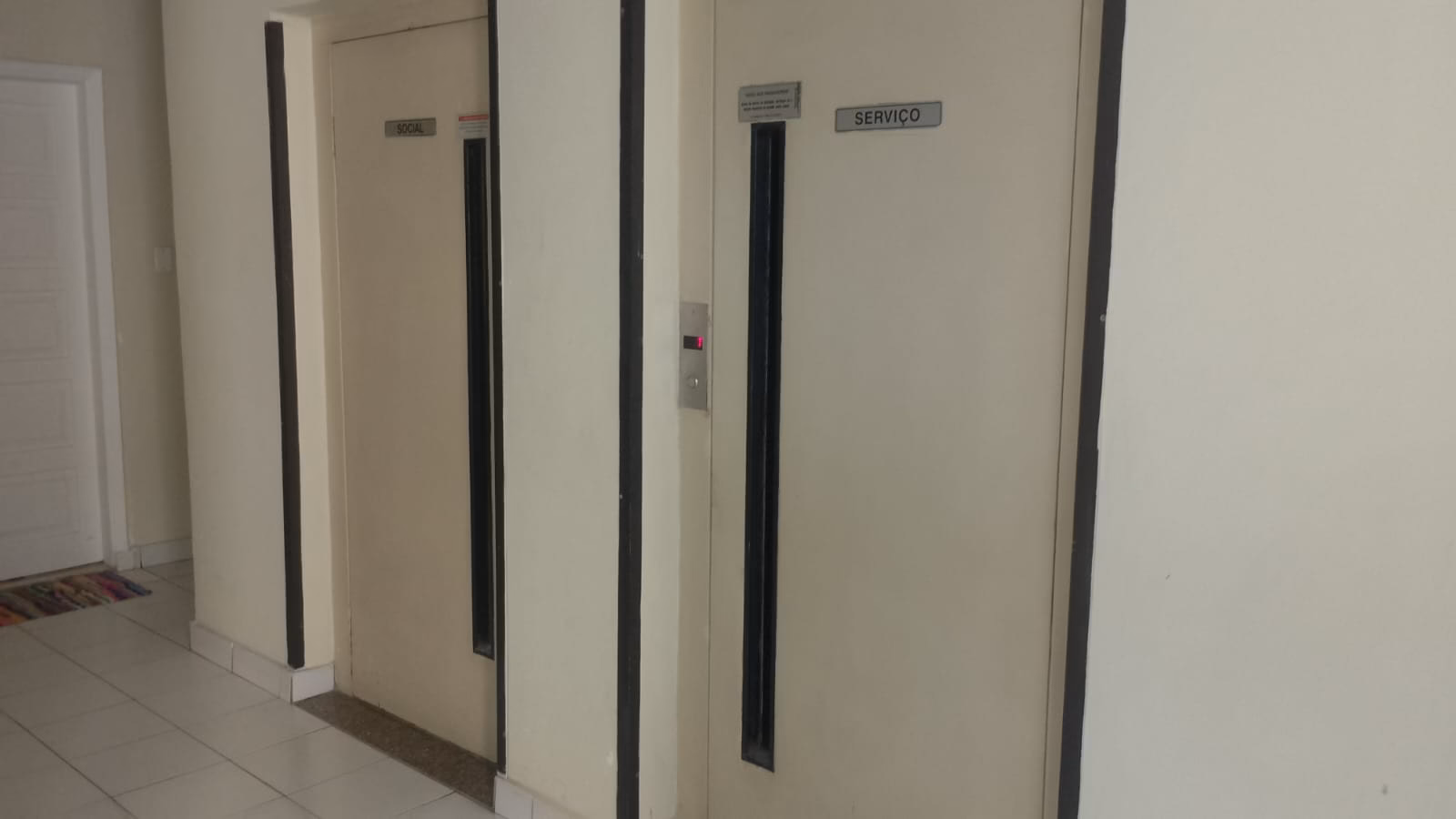Apartamento Bairro do Gonzaga, 2 dormitorios, 1 suite , vazio ,1 quadra praia ,vista mar, garagem - foto 2